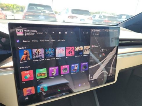 Used 2022 Tesla Model X image 33