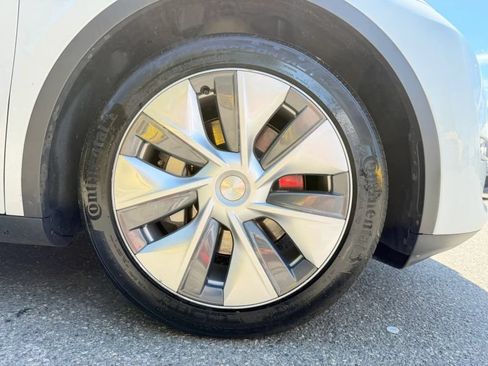 Used 2023 Tesla Model Y Long Range AWD/4WD image 31