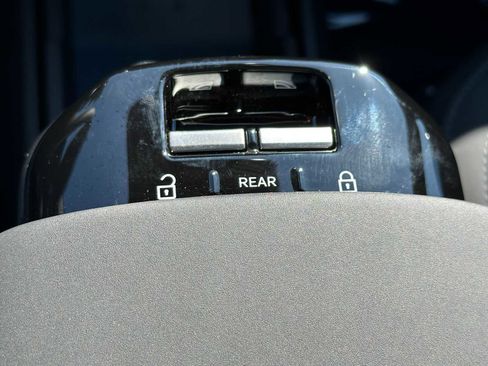 New 2025 Volvo EX30 Plus w/ Protection Package Premier image 32