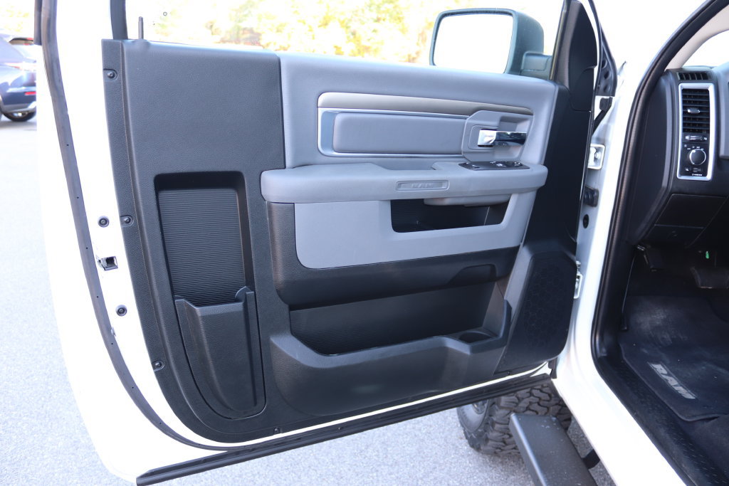 Used 2020 RAM 1500 Classic SLT AWD/4WD image 24