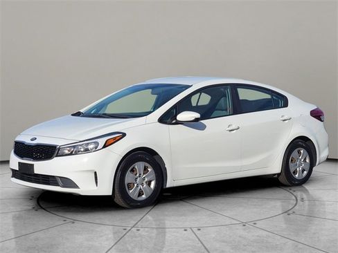 Used 2017 Kia Forte LX image 3