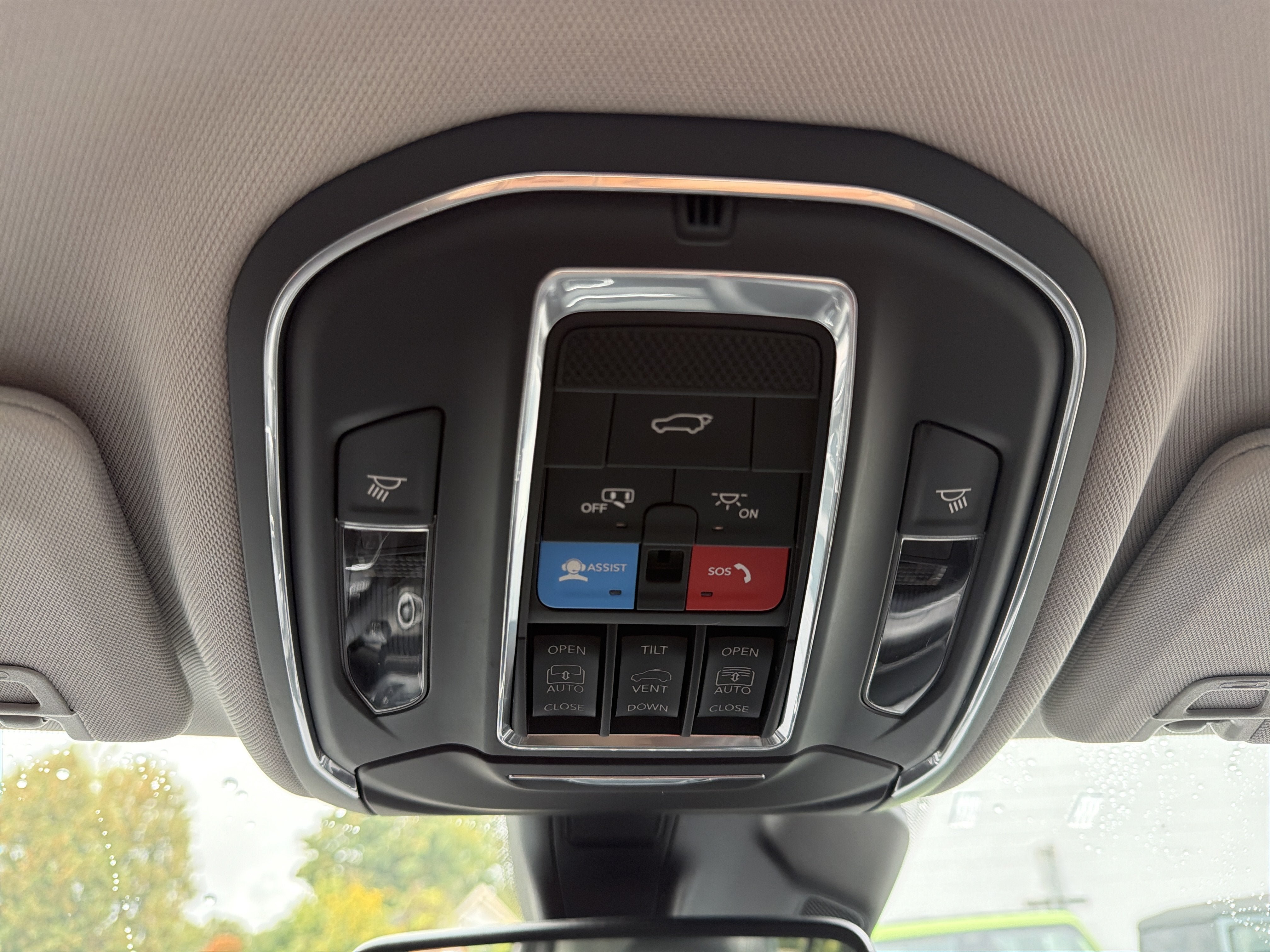 Used 2023 Jeep Grand Cherokee L Limited AWD/4WD image 23