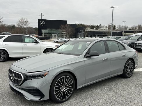 New 2026 Mercedes-Benz E 450 4MATIC Sedan image 4