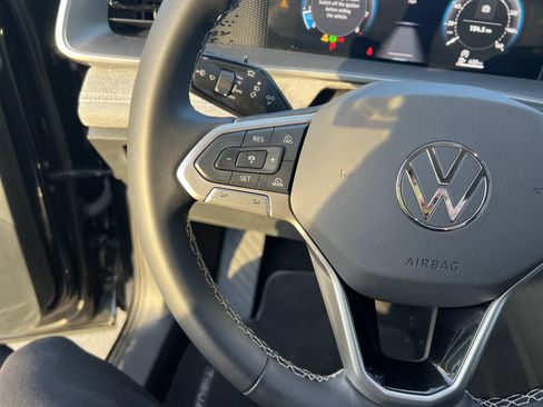 Used 2025 Volkswagen Tiguan S image 18