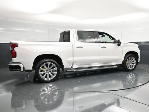 Used 2020 Chevrolet Silverado 1500 High Country w/ Technology Package AWD/4WD image 2