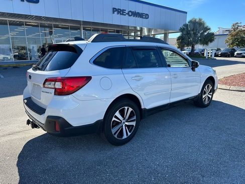 Used 2018 Subaru Outback 2.5i Limited image 3
