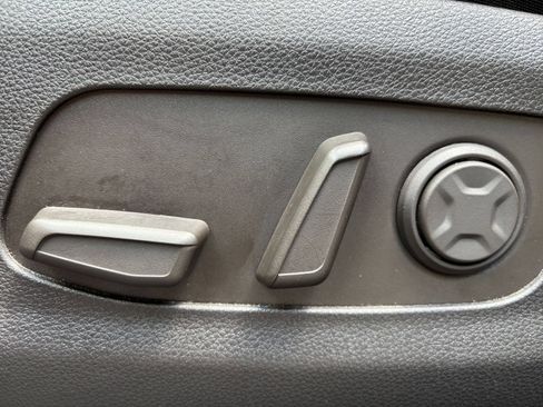 Used 2026 Kia Carnival FWD image 23