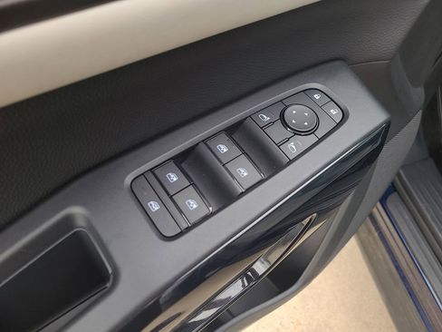 Certified 2025 Nissan Pathfinder SV image 18