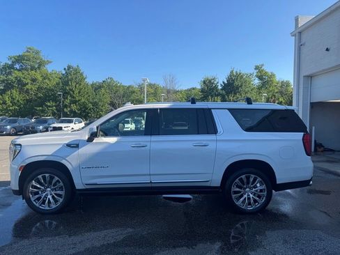 Used 2021 GMC Yukon XL Denali w/ Denali Premium Package AWD/4WD image 2
