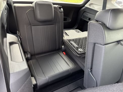 Used 2023 Volkswagen Tiguan SE FWD image 31