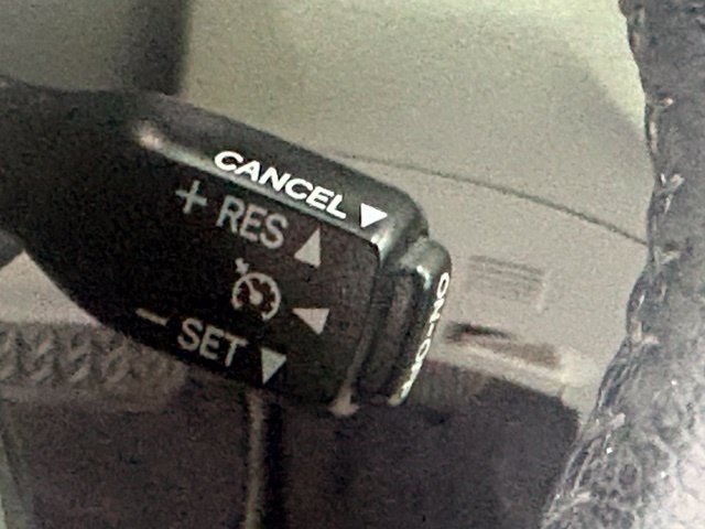 Used 2012 Toyota Highlander Limited w/ Tow Pkg FWD image 28