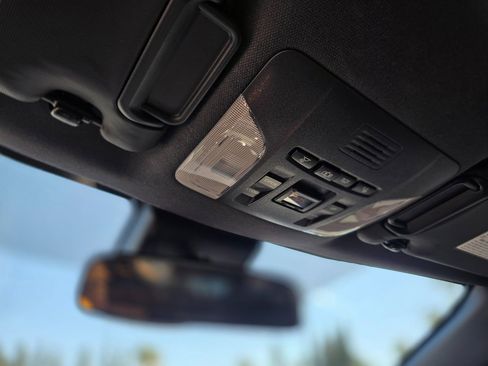 Used 2020 Toyota Corolla SE w/ SE Premium Package image 37