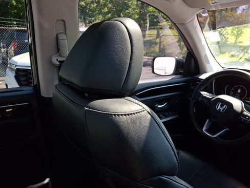 Certified 2025 Honda Pilot Touring image 13