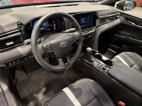 Used 2025 Toyota Camry Hybrid image 19
