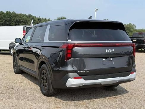 Used 2026 Kia Carnival FWD image 6