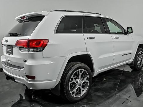 Used 2019 Jeep Grand Cherokee Overland AWD/4WD image 9