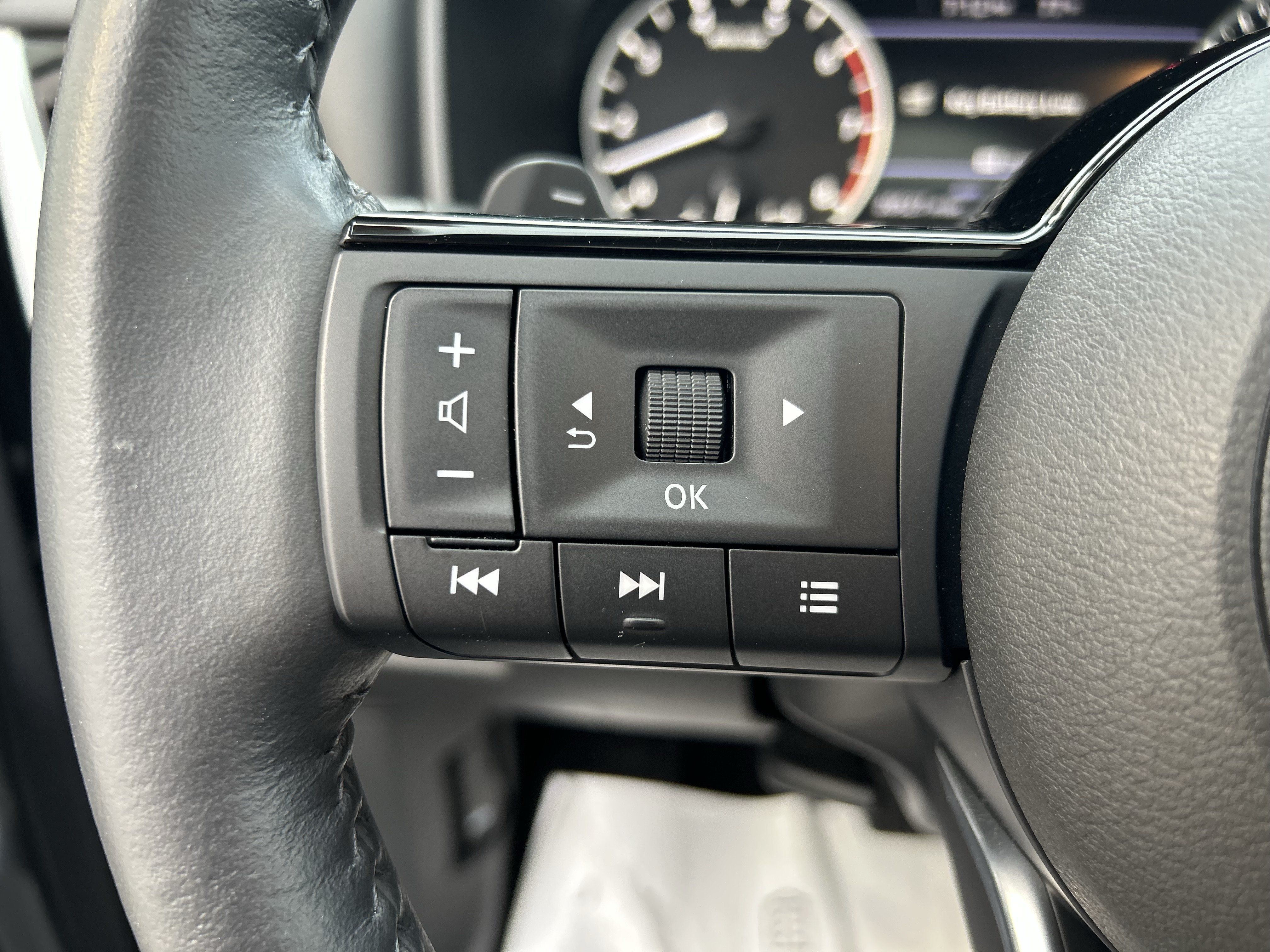Used 2023 Nissan Rogue SL AWD/4WD image 24