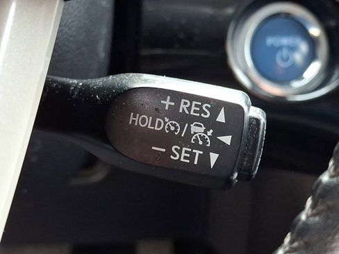 Used 2017 Toyota Prius Prime Premium image 24