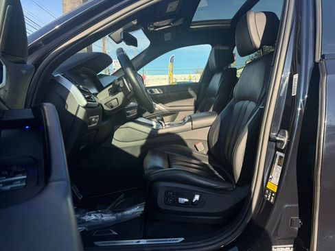 Used 2022 BMW X6 xDrive40i w/ M Sport Package image 16
