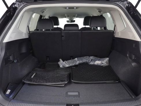 Used 2023 Volkswagen Tiguan SE AWD/4WD image 17