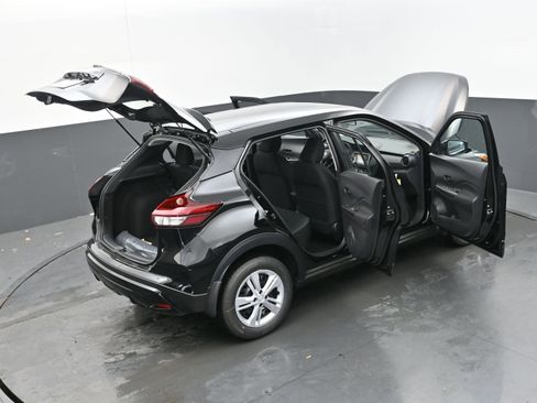 Certified 2025 Nissan Kicks Play S image 44