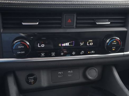 Certified 2025 Nissan Rogue SV FWD image 23