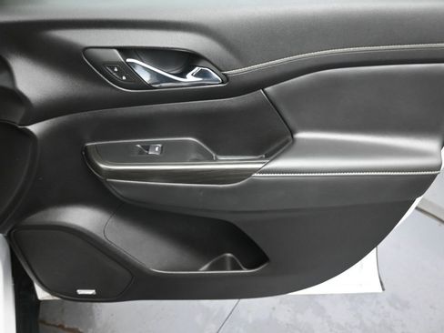 Used 2023 GMC Acadia SLT image 29