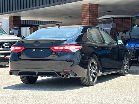 Used 2020 Toyota Camry SE w/ Convenience Package FWD image 8