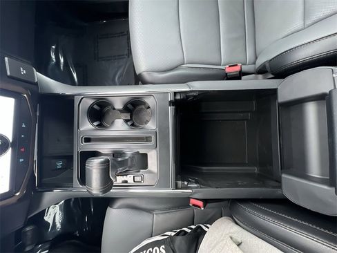 Used 2022 Ford F150 Lightning Lariat image 24