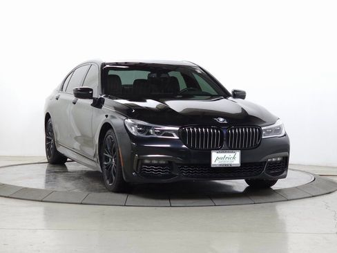 Used 2019 BMW 750i xDrive w/ Executive Package image 10