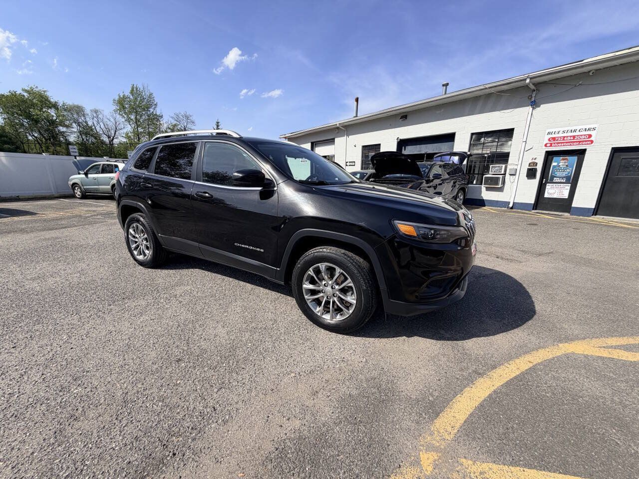 Used 2019 Jeep Cherokee Latitude Plus w/ Cold Weather Group AWD/4WD image 19