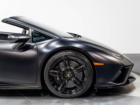 Used 2021 Lamborghini Huracan EVO RWD image 23
