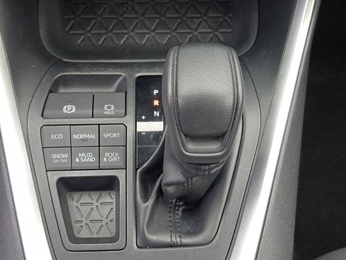 Used 2020 Toyota RAV4 LE image 20