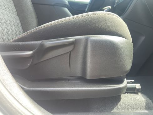 Used 2023 Chevrolet Equinox LT image 34