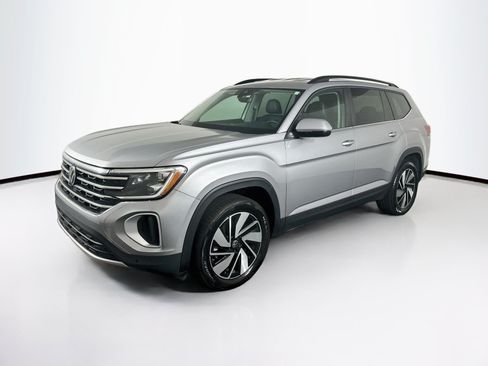 Used 2025 Volkswagen Atlas SE AWD/4WD image 3