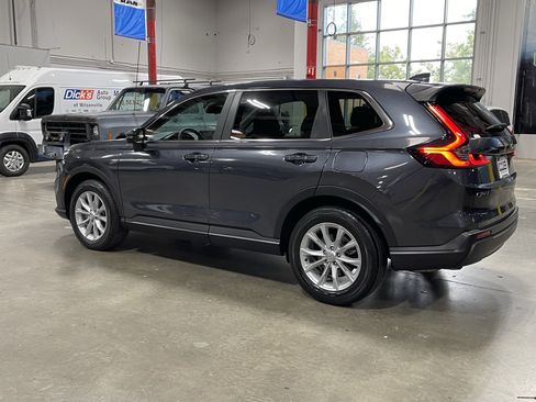 Used 2025 Honda CR-V EX image 3