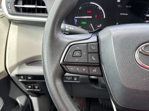 Used 2024 Toyota Sienna LE w/ LE Plus Package FWD image 19