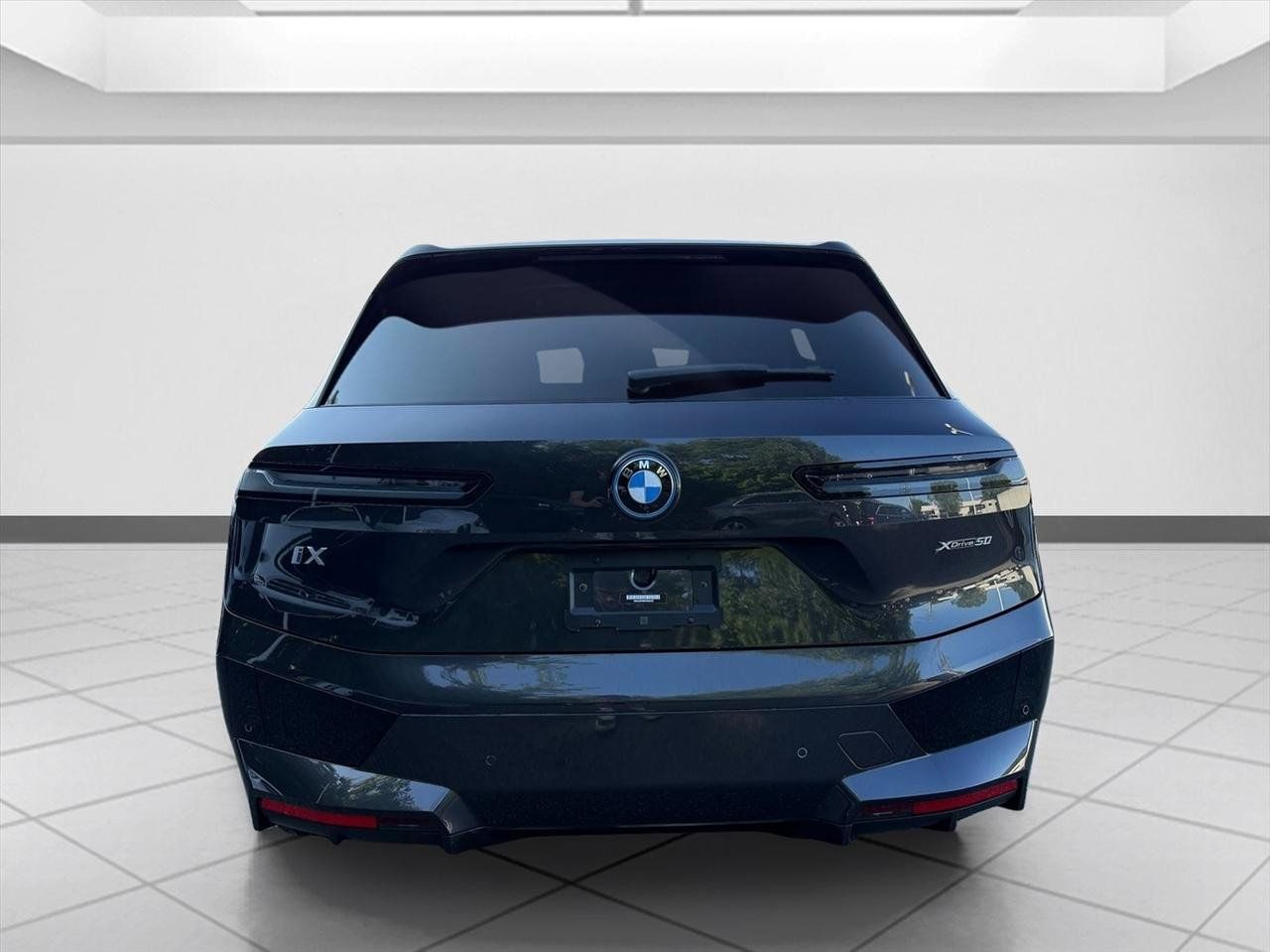 Used 2024 BMW iX xDrive50 w/ Premium Package AWD/4WD image 5