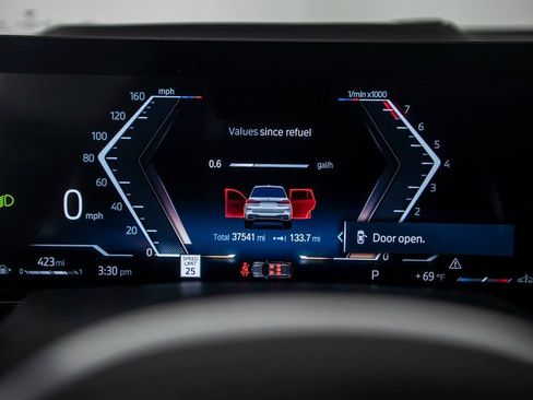 Used 2023 BMW X7 xDrive40i w/ M Sport Package image 27