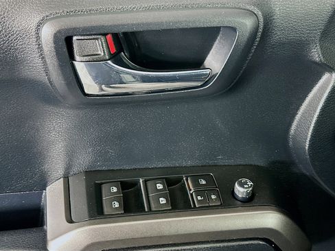 Used 2016 Toyota Tacoma TRD Off-Road image 15