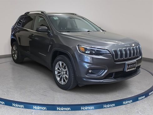Used 2019 Jeep Cherokee Latitude Plus w/ Cold Weather Group image 4