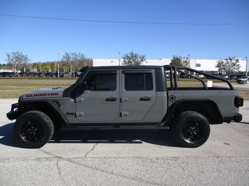 Used 2020 Jeep Gladiator Sport w/ Quick Order Package 24S image 4