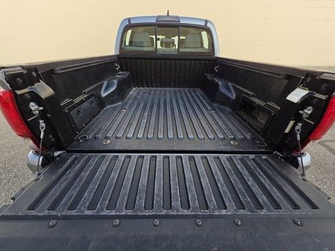 Used 2018 Toyota Tacoma SR image 21