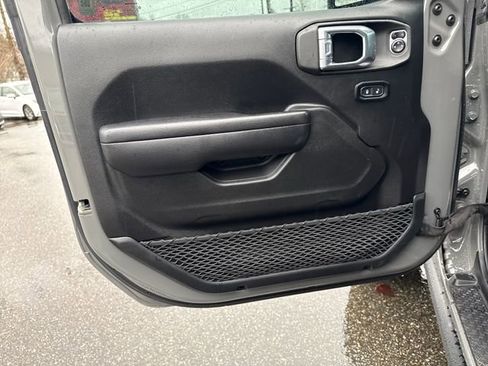 Used 2021 Jeep Gladiator Willys image 19