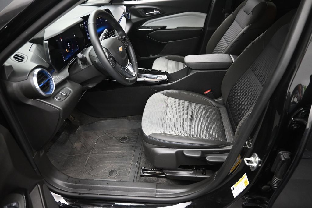 Used 2025 Chevrolet Trax LT w/ Driver Confidence Package FWD image 20