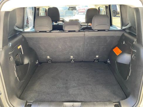 Used 2020 Jeep Renegade Latitude AWD/4WD image 24
