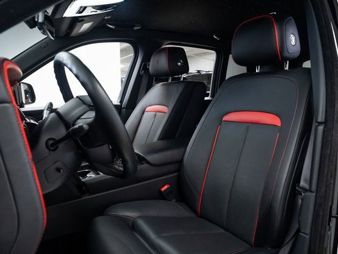 Used 2020 Rolls-Royce Cullinan Black Badge image 20