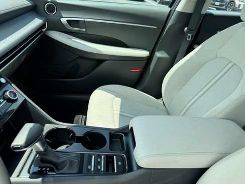 Used 2025 Hyundai Sonata SE FWD image 13