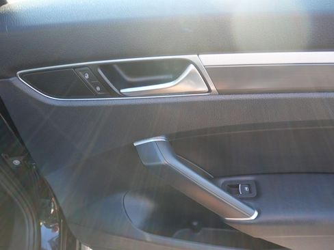 Used 2017 Volkswagen Passat 1.8T R-Line image 29