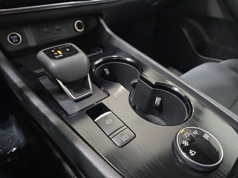 Used 2023 Nissan Rogue S image 23